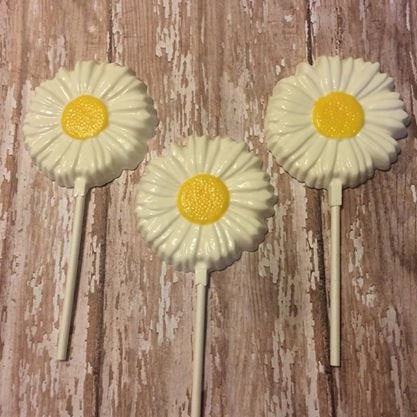 12 Daisy Chocolate Lollipops